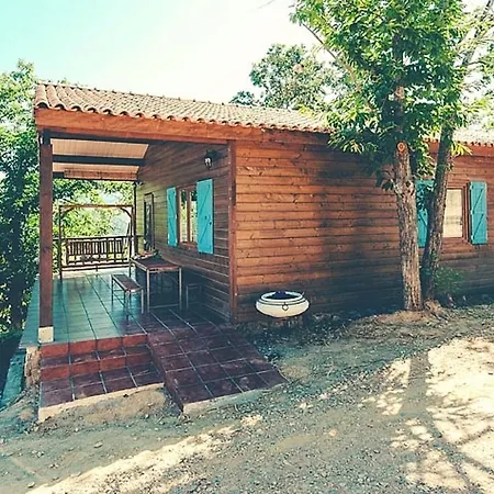Дом отдыха Charming House In With Shared Pool Каньямеро