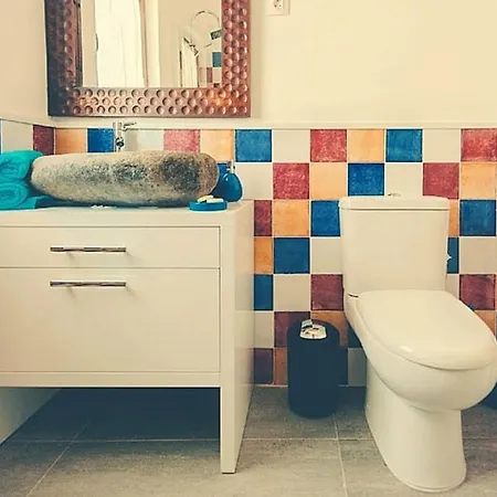Semesterbostad Charming House In With Shared Pool *